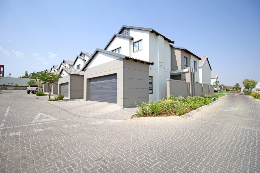 4 Bedroom Property for Sale in Broadacres Gauteng