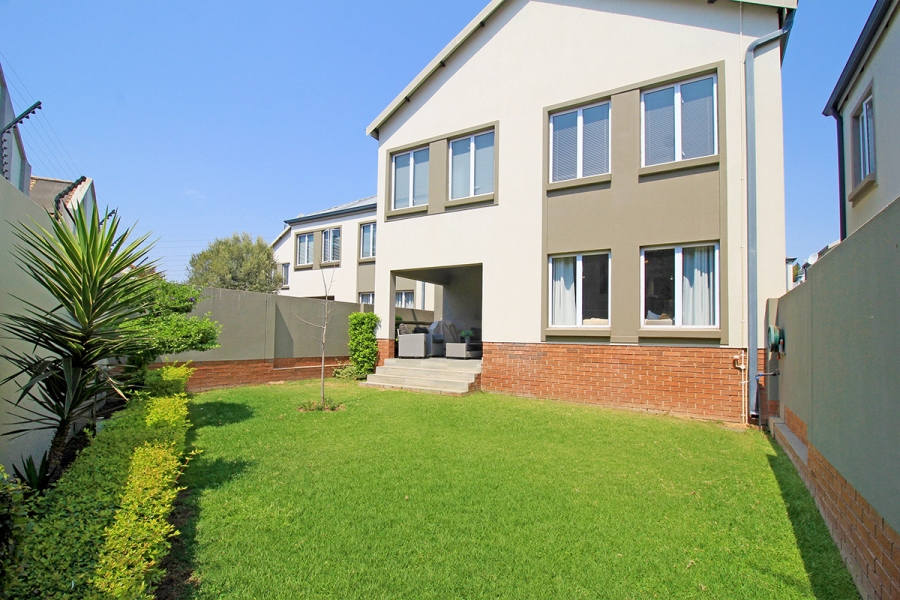 4 Bedroom Property for Sale in Broadacres Gauteng