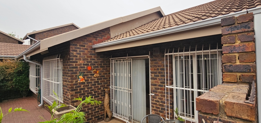 2 Bedroom Property for Sale in Three Rivers Gauteng