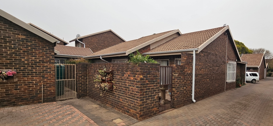 2 Bedroom Property for Sale in Three Rivers Gauteng