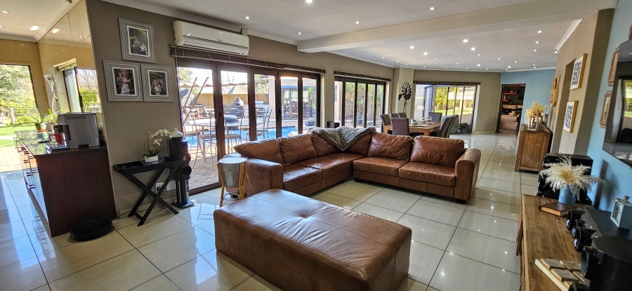 4 Bedroom Property for Sale in Three Rivers Proper Gauteng