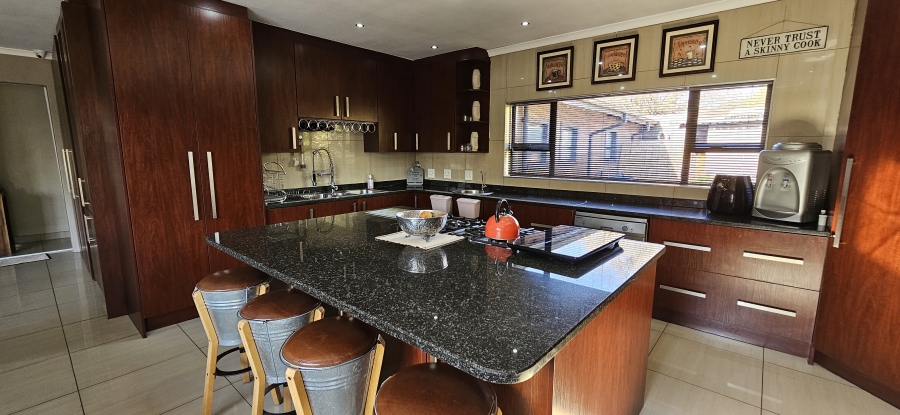 4 Bedroom Property for Sale in Three Rivers Proper Gauteng