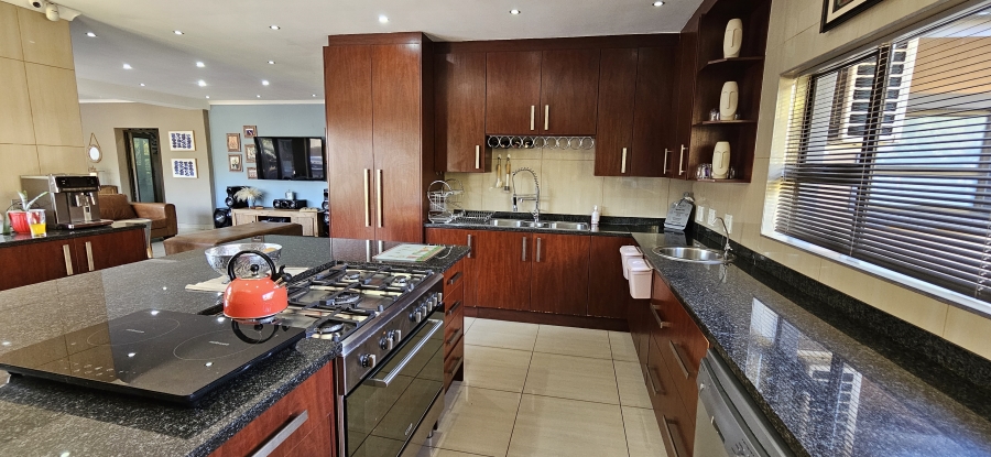 4 Bedroom Property for Sale in Three Rivers Proper Gauteng