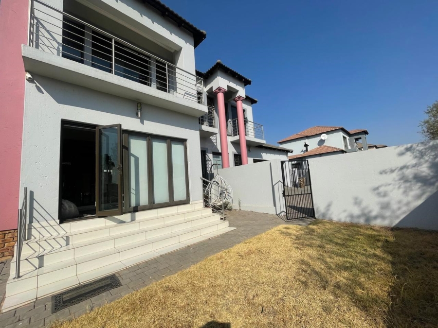 To Let 3 Bedroom Property for Rent in Thatchfield Hills Gauteng