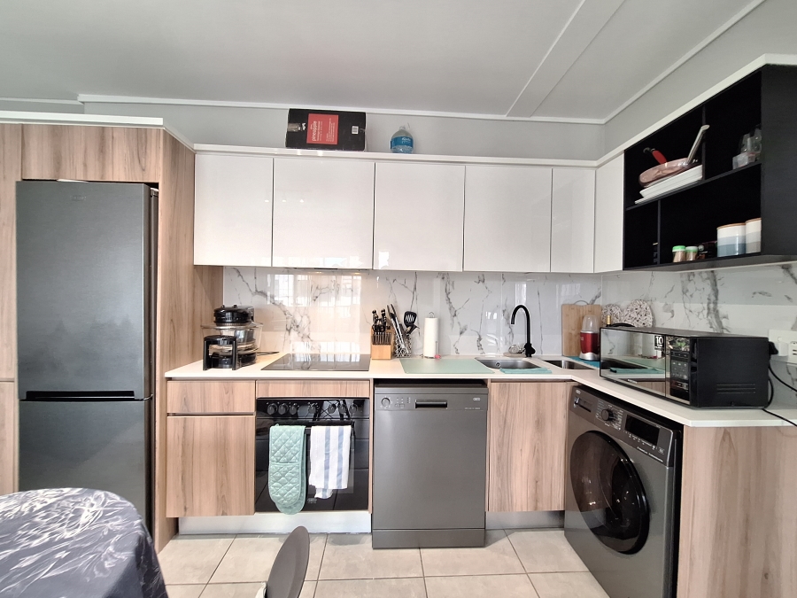 1 Bedroom Property for Sale in Waterfall Gauteng