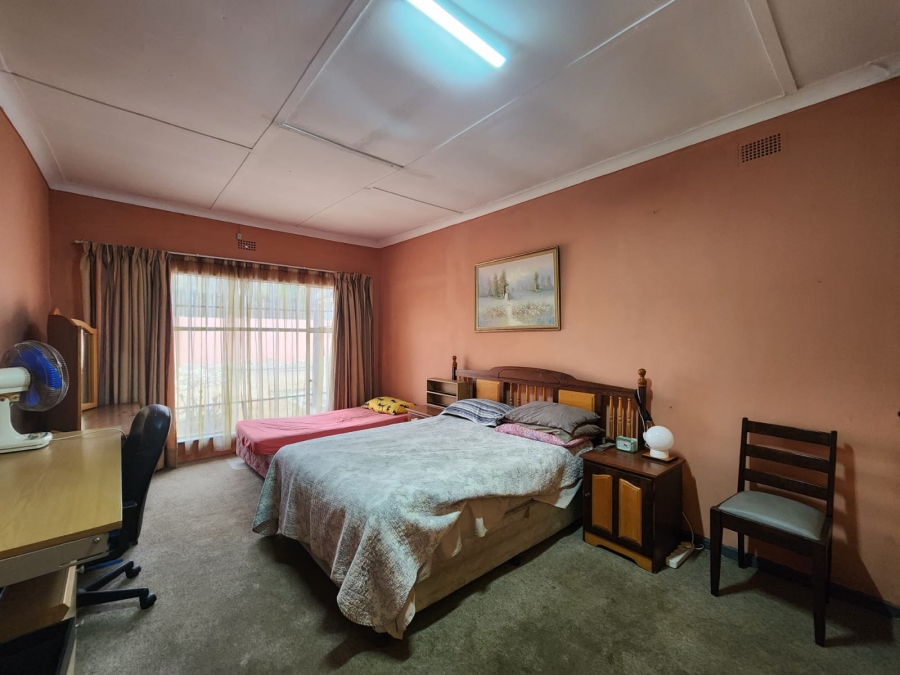 4 Bedroom Property for Sale in Rothdene Gauteng