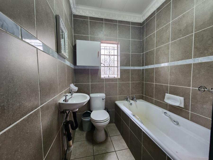 4 Bedroom Property for Sale in Rothdene Gauteng