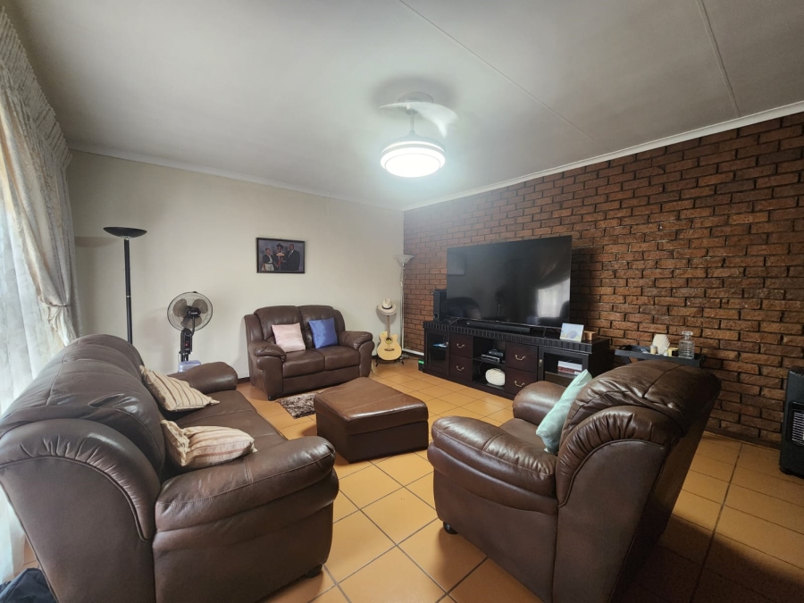 3 Bedroom Property for Sale in Falcon Ridge Gauteng