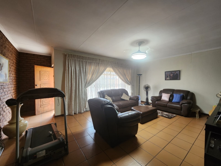 3 Bedroom Property for Sale in Falcon Ridge Gauteng