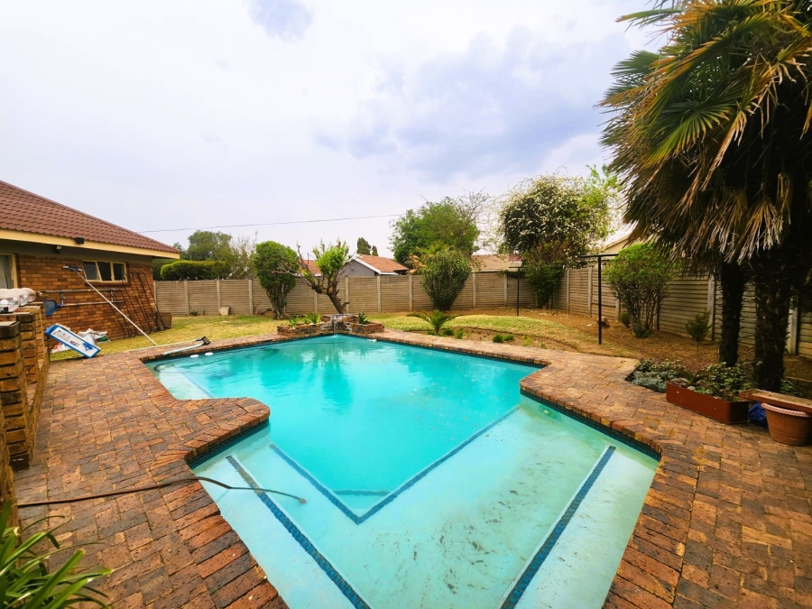 3 Bedroom Property for Sale in Falcon Ridge Gauteng