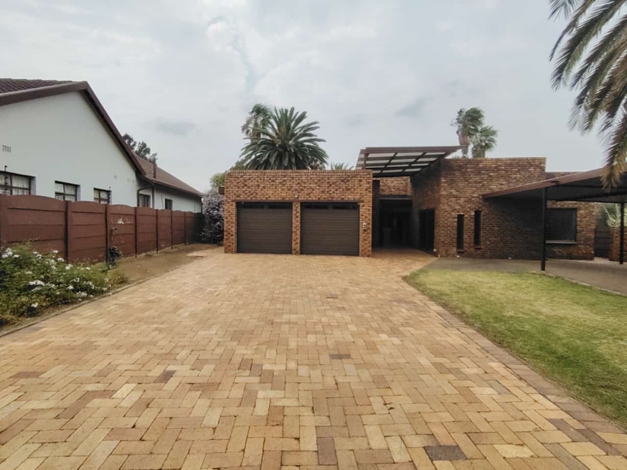 3 Bedroom Property for Sale in Brackendowns Gauteng