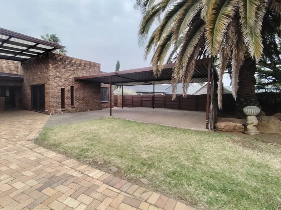 3 Bedroom Property for Sale in Brackendowns Gauteng