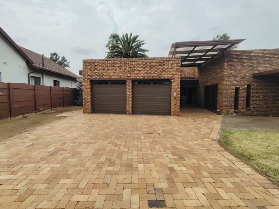 3 Bedroom Property for Sale in Brackendowns Gauteng