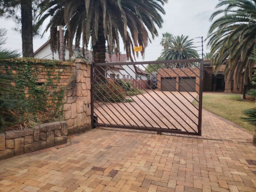 3 Bedroom Property for Sale in Brackendowns Gauteng