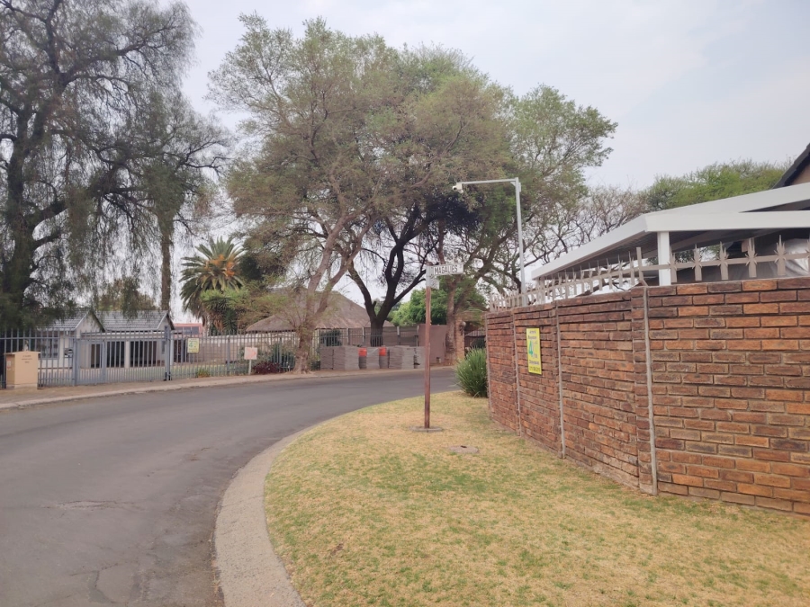 3 Bedroom Property for Sale in Brackendowns Gauteng