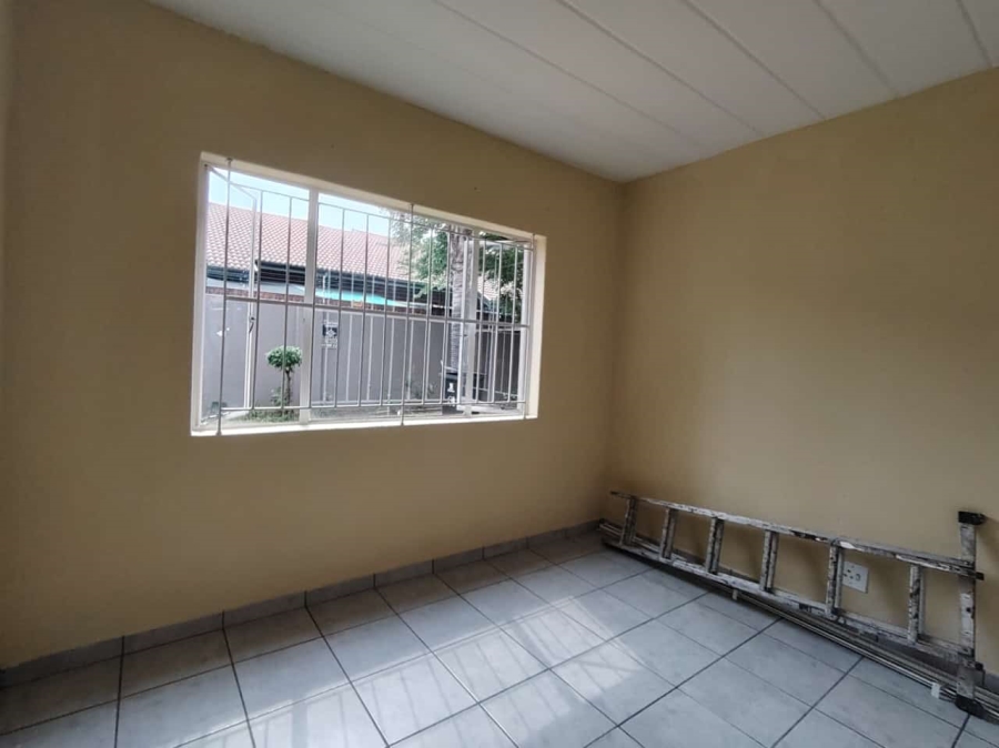 2 Bedroom Property for Sale in Brackendowns Gauteng