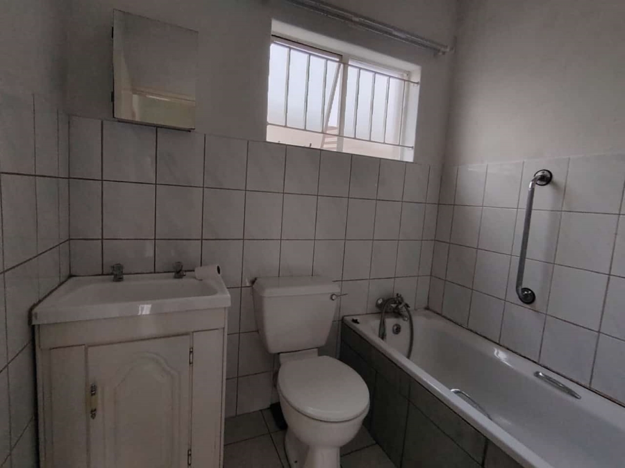 2 Bedroom Property for Sale in Brackendowns Gauteng