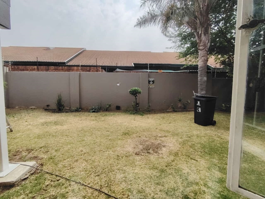 2 Bedroom Property for Sale in Brackendowns Gauteng