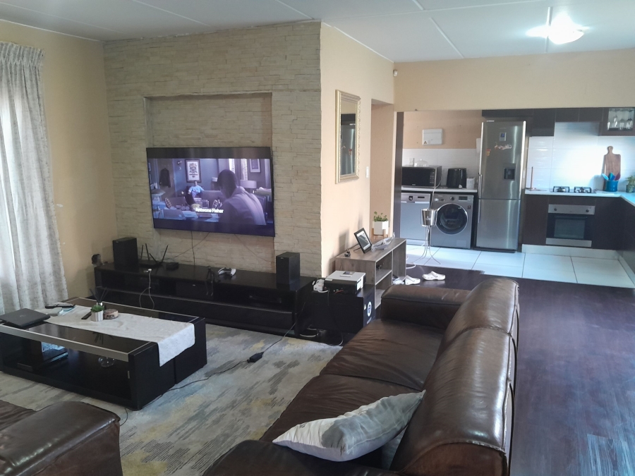 3 Bedroom Property for Sale in Heuwelsig Estate Gauteng