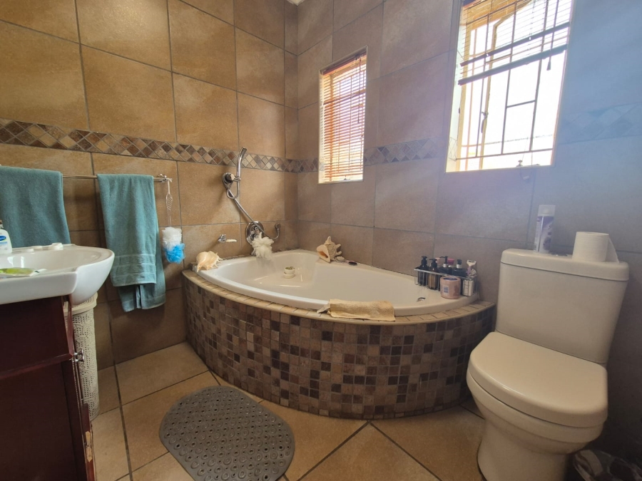 3 Bedroom Property for Sale in Falcon Ridge Gauteng