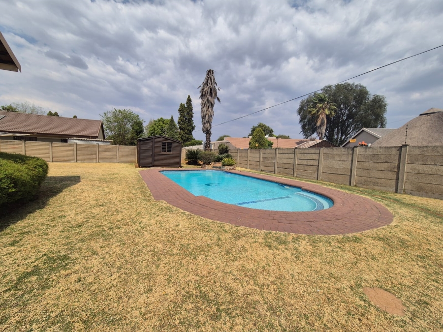 3 Bedroom Property for Sale in Falcon Ridge Gauteng