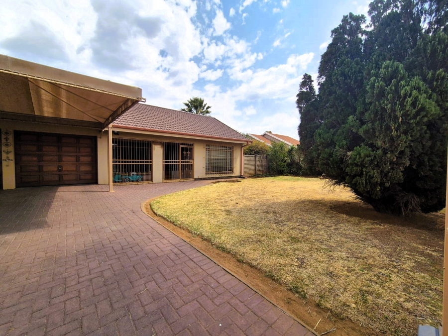 3 Bedroom Property for Sale in Falcon Ridge Gauteng