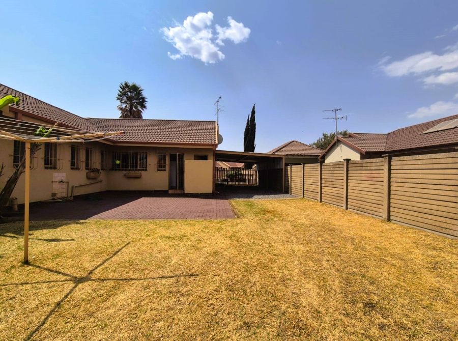 3 Bedroom Property for Sale in Falcon Ridge Gauteng