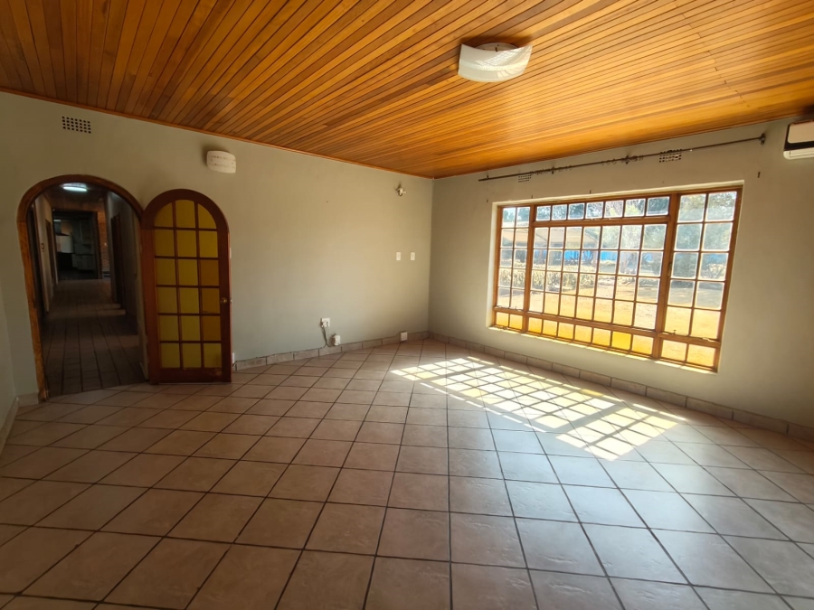 To Let 4 Bedroom Property for Rent in Walker Fruit Farms Gauteng