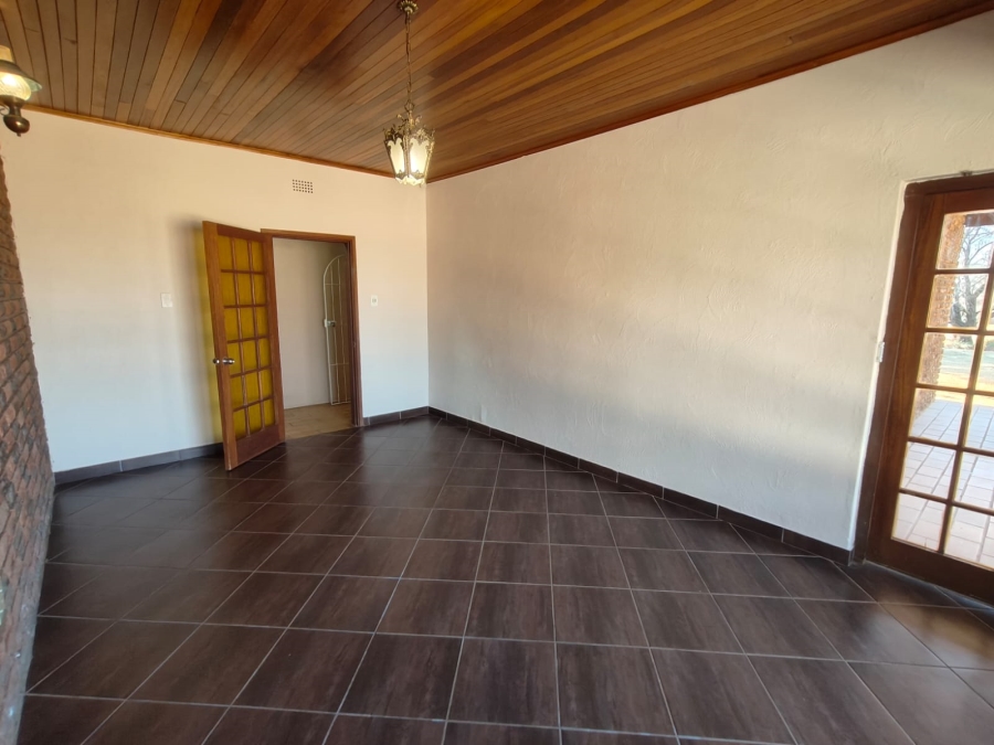 To Let 4 Bedroom Property for Rent in Walker Fruit Farms Gauteng