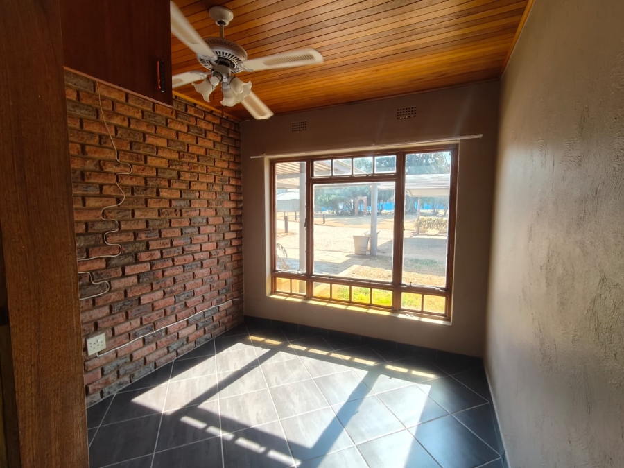 To Let 4 Bedroom Property for Rent in Walker Fruit Farms Gauteng