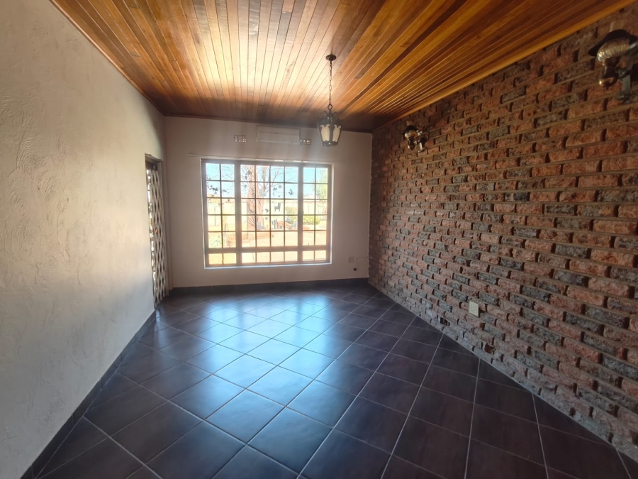 To Let 4 Bedroom Property for Rent in Walker Fruit Farms Gauteng