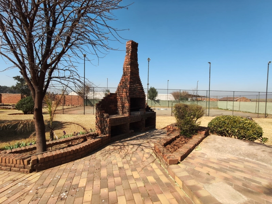 To Let 4 Bedroom Property for Rent in Walker Fruit Farms Gauteng