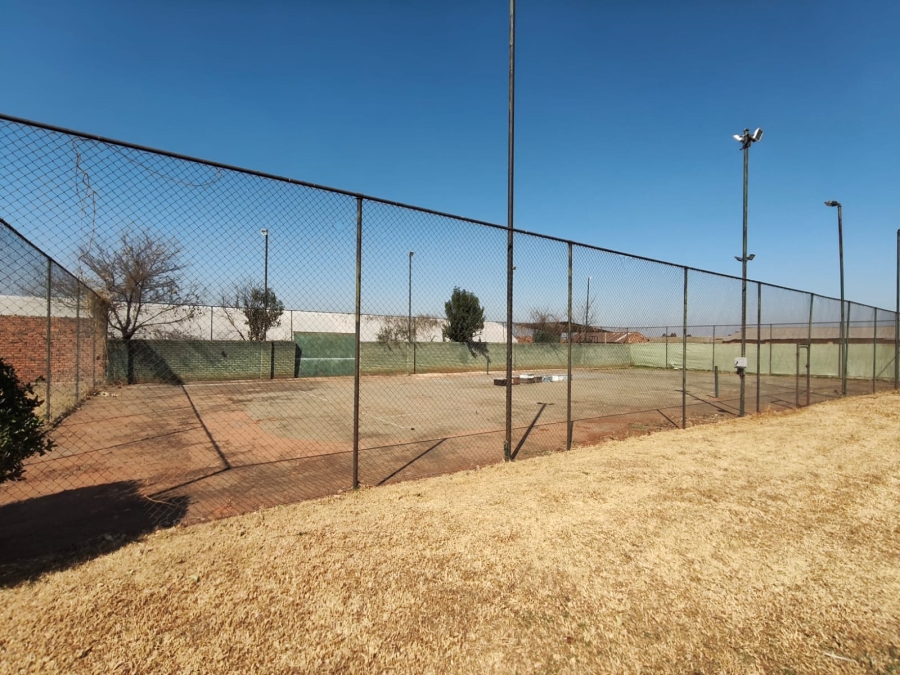 To Let 4 Bedroom Property for Rent in Walker Fruit Farms Gauteng