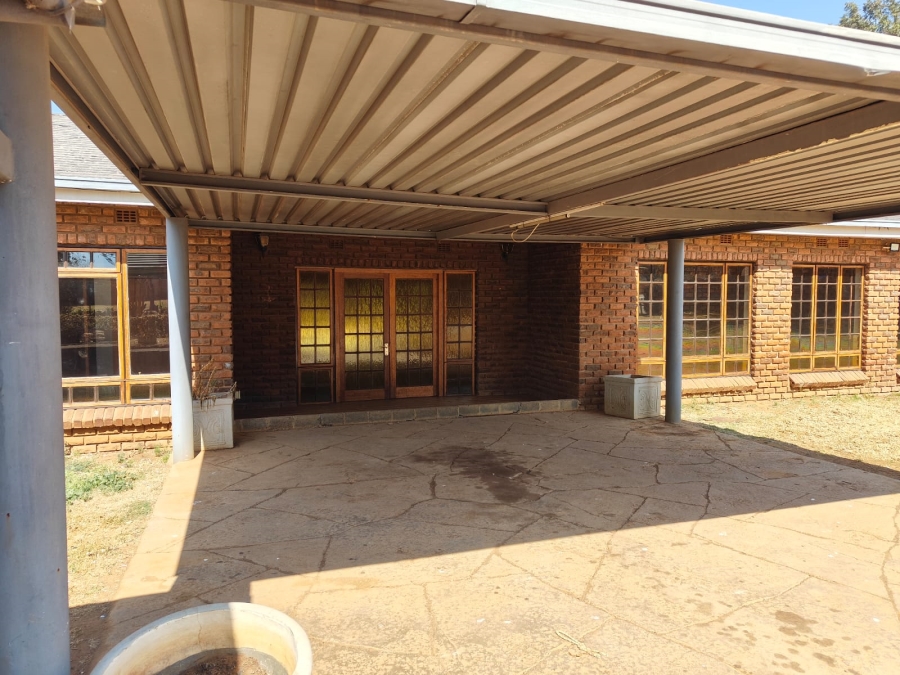 To Let 4 Bedroom Property for Rent in Walker Fruit Farms Gauteng