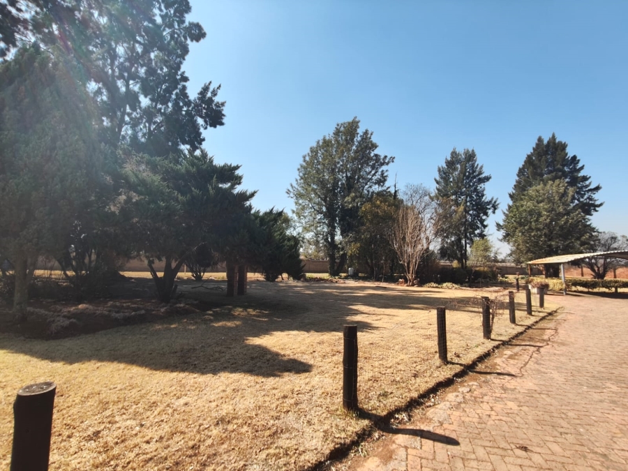 To Let 4 Bedroom Property for Rent in Walker Fruit Farms Gauteng