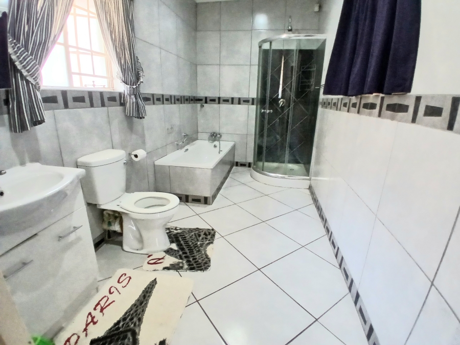 4 Bedroom Property for Sale in Eden Glen Gauteng