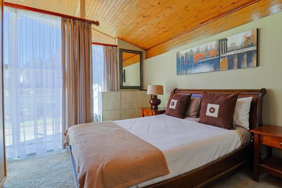 4 Bedroom Property for Sale in Oakdene Gauteng