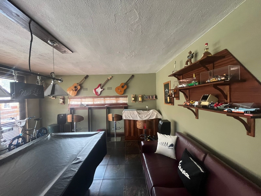 4 Bedroom Property for Sale in Oakdene Gauteng