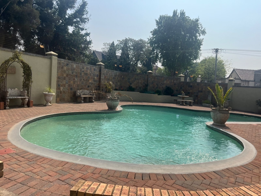 4 Bedroom Property for Sale in Oakdene Gauteng