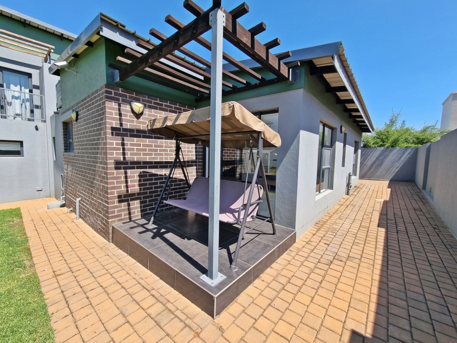 To Let 3 Bedroom Property for Rent in Midstream Hill Gauteng