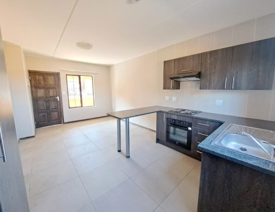 To Let 1 Bedroom Property for Rent in Kenleaf Gauteng