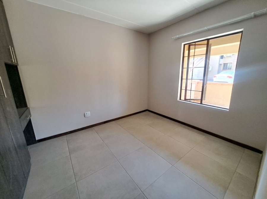 To Let 1 Bedroom Property for Rent in Kenleaf Gauteng