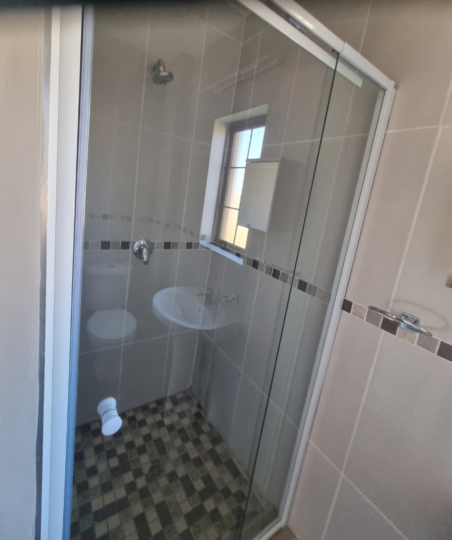 To Let 1 Bedroom Property for Rent in Kenleaf Gauteng