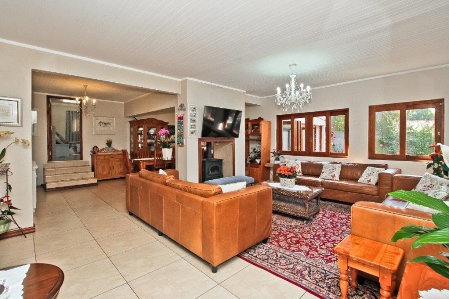 5 Bedroom Property for Sale in Hurlingham Manor Gauteng