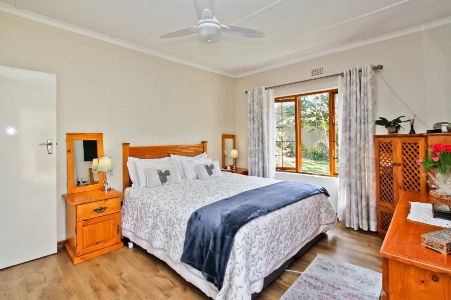 5 Bedroom Property for Sale in Hurlingham Manor Gauteng