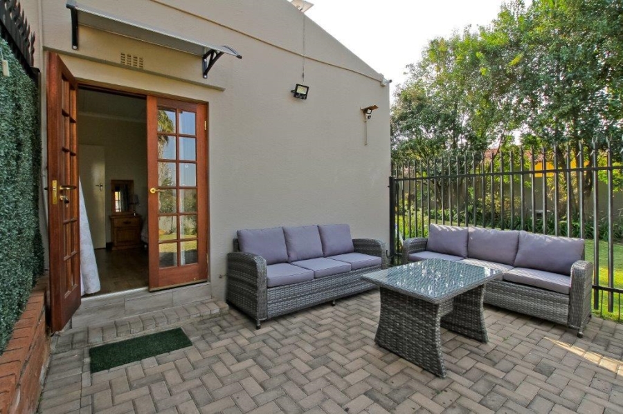 5 Bedroom Property for Sale in Hurlingham Manor Gauteng