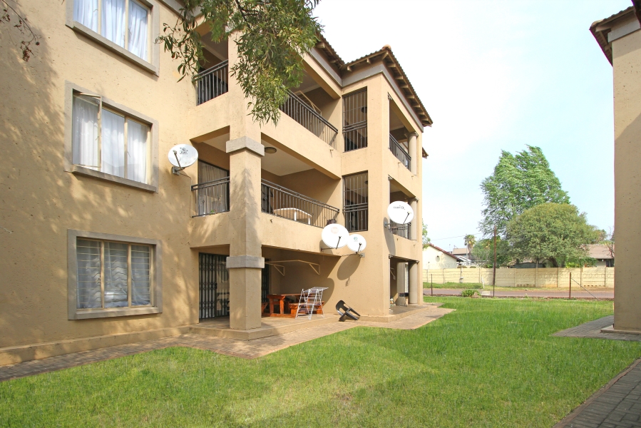 1 Bedroom Property for Sale in Weltevreden Park Gauteng