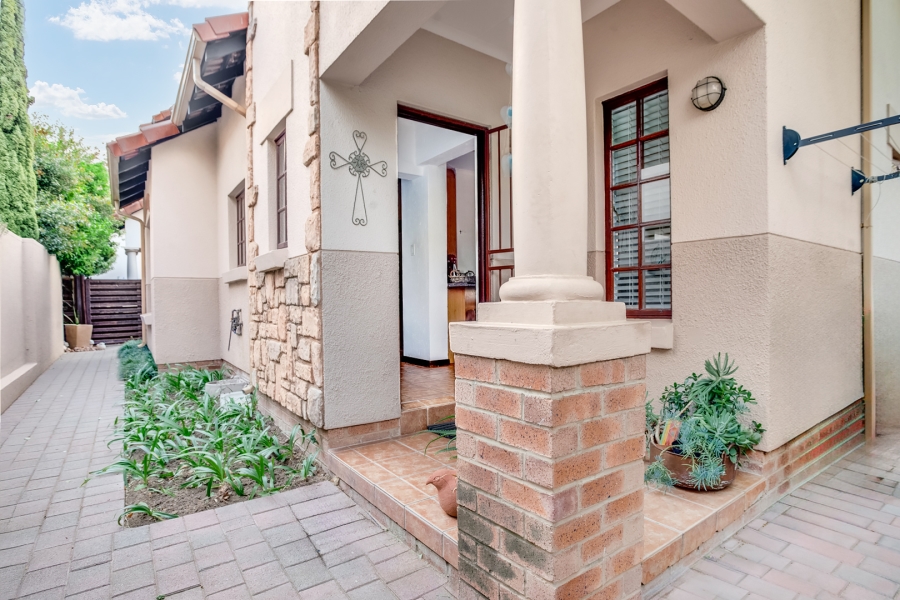 2 Bedroom Property for Sale in Lonehill Gauteng