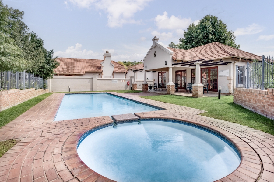 2 Bedroom Property for Sale in Lonehill Gauteng