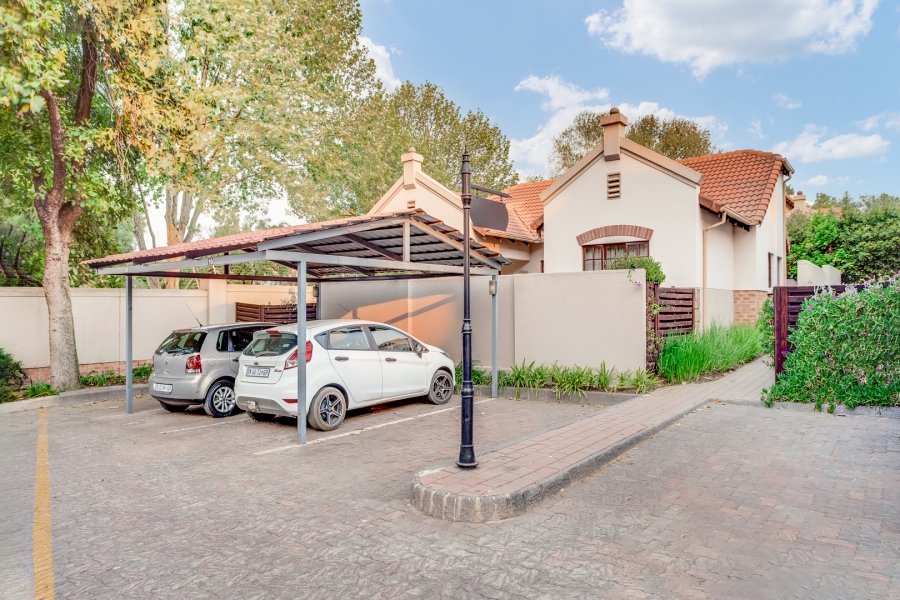 2 Bedroom Property for Sale in Lonehill Gauteng